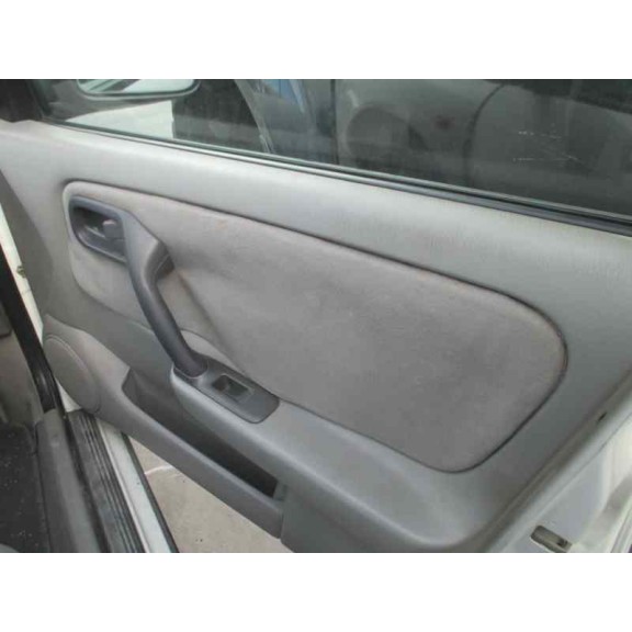 nissan primera berlina (p11) del año 2001