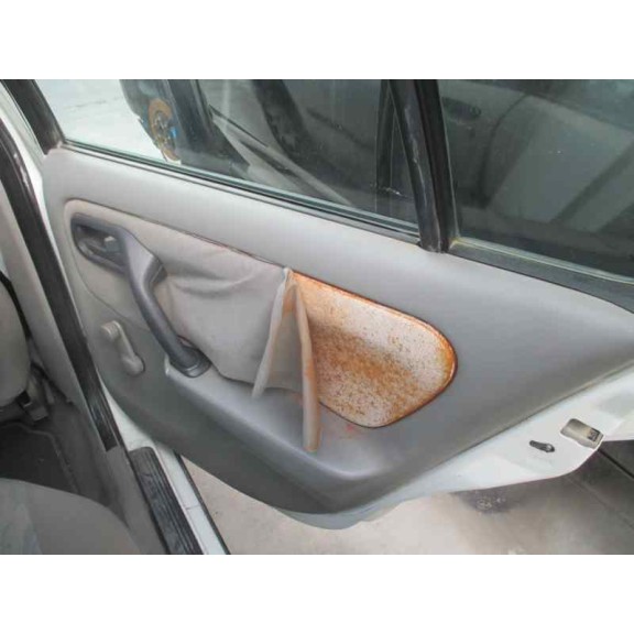 nissan primera berlina (p11) del año 2001