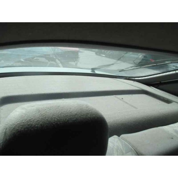 nissan primera berlina (p11) del año 2001