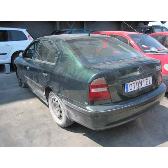 skoda octavia berlina (1u2) del año 2000