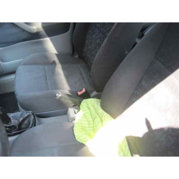 skoda octavia berlina (1u2) del año 2000