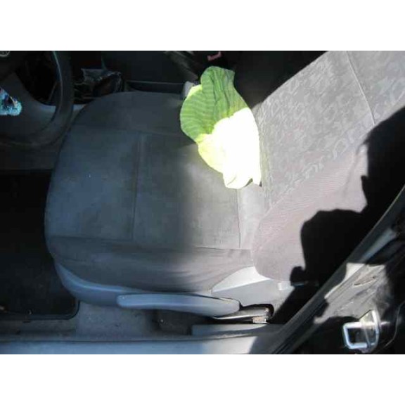 skoda octavia berlina (1u2) del año 2000