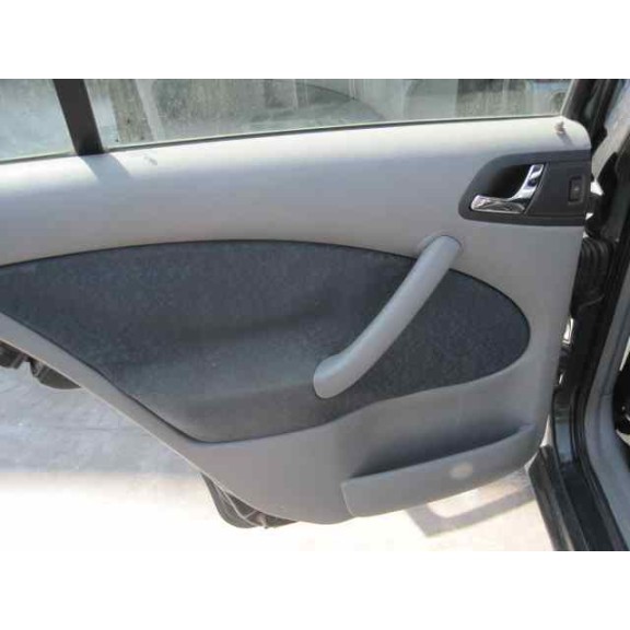 skoda octavia berlina (1u2) del año 2000