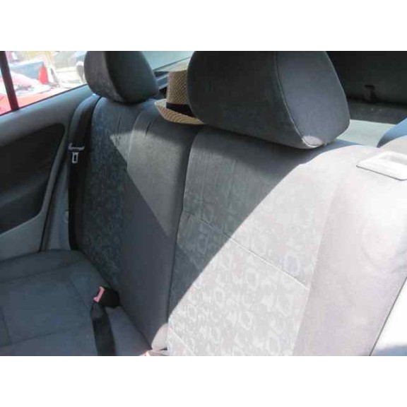 skoda octavia berlina (1u2) del año 2000