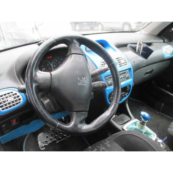 peugeot 206 berlina del año 2001