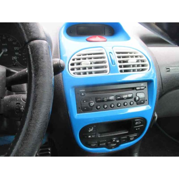 peugeot 206 berlina del año 2001