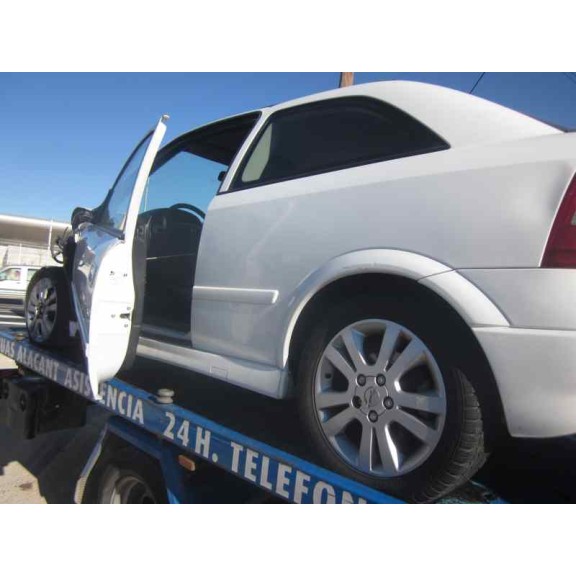 opel astra g berlina del año 2000