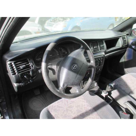 opel vectra b berlina del año 1996