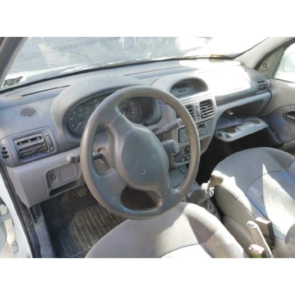 renault clio ii fase i (b/cbo) del año 2000