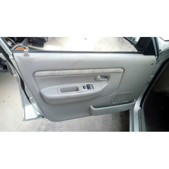 mazda demio (dw) del año 2001