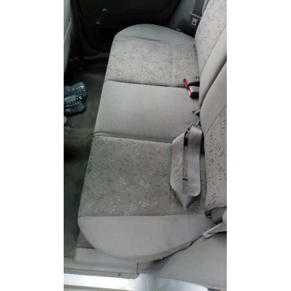 mazda demio (dw) del año 2001