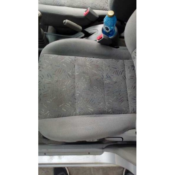 mazda demio (dw) del año 2001