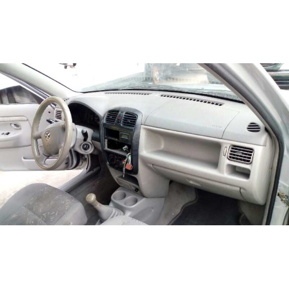 mazda demio (dw) del año 2001