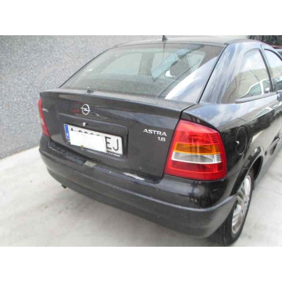 opel astra g berlina del año 2000