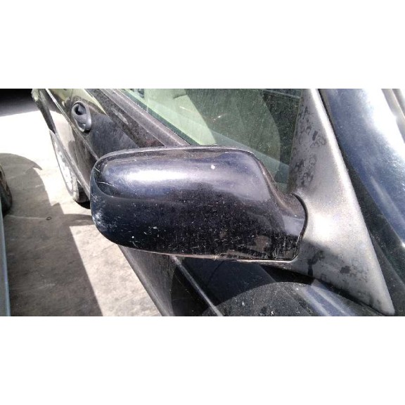 saab 9-3 berlina del año 2001