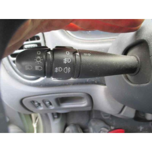 renault megane i fase 2 berlina (ba0) del año 2001