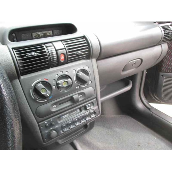 opel corsa b del año 1996