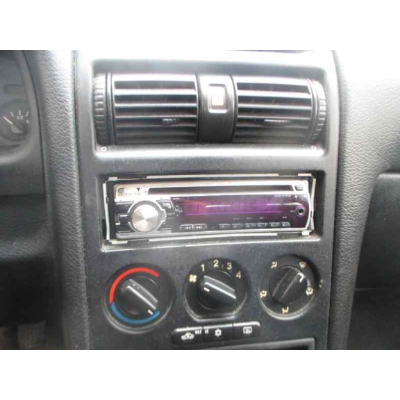 opel astra g berlina del año 2000