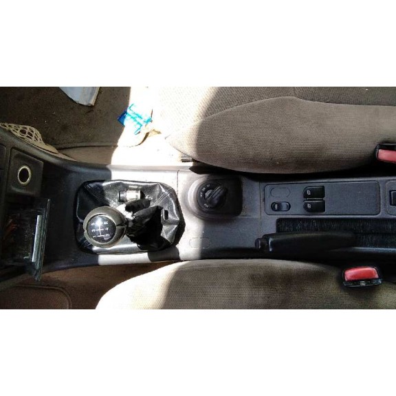 saab 9-3 berlina del año 2001