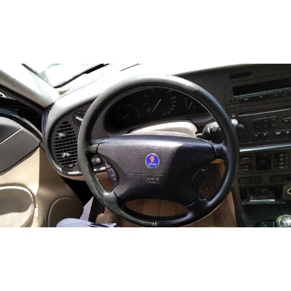 saab 9-3 berlina del año 2001