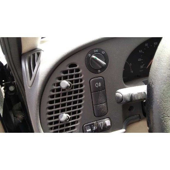 saab 9-3 berlina del año 2001