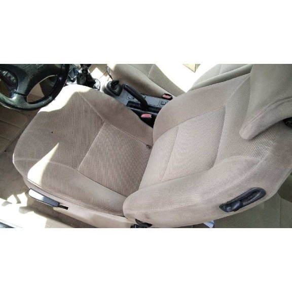 saab 9-3 berlina del año 2001