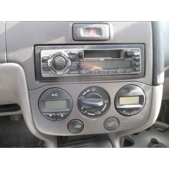 nissan primera berlina (p11) del año 2001