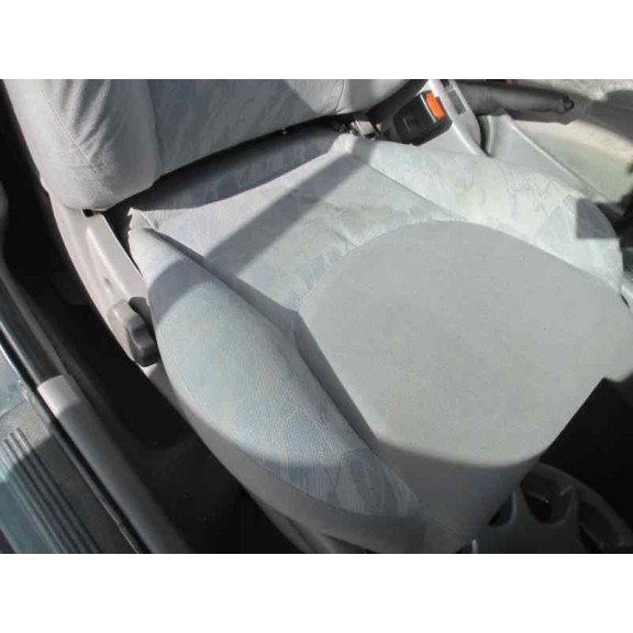 nissan primera berlina (p11) del año 2001