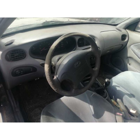 hyundai lantra berlina (rd) del año 2000