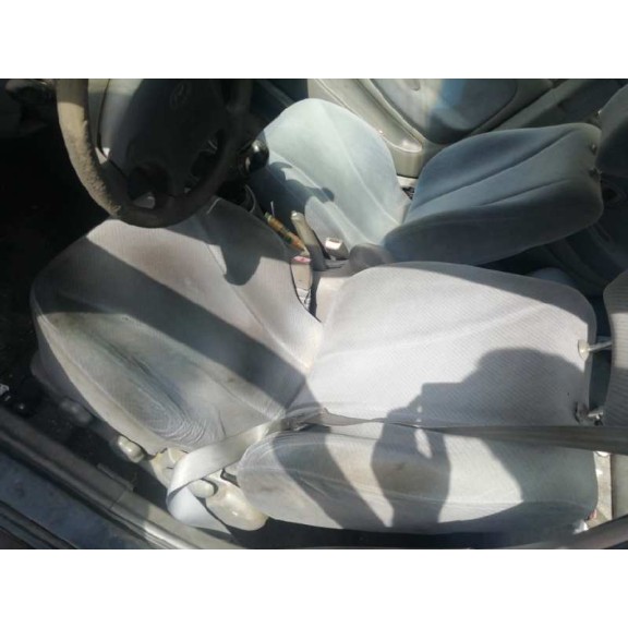 hyundai lantra berlina (rd) del año 2000