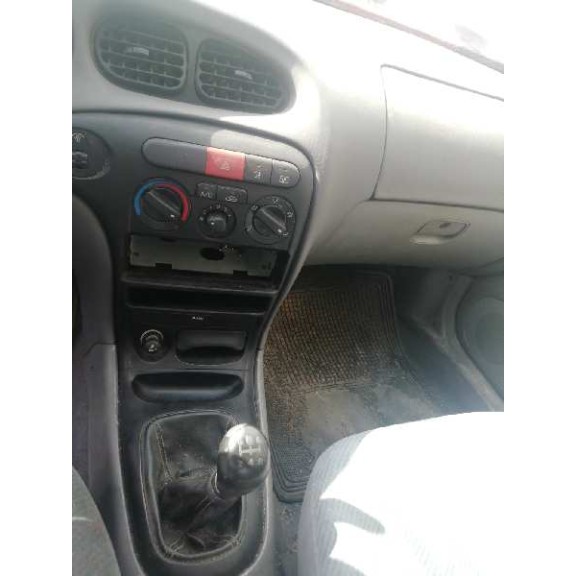 hyundai lantra berlina (rd) del año 2000