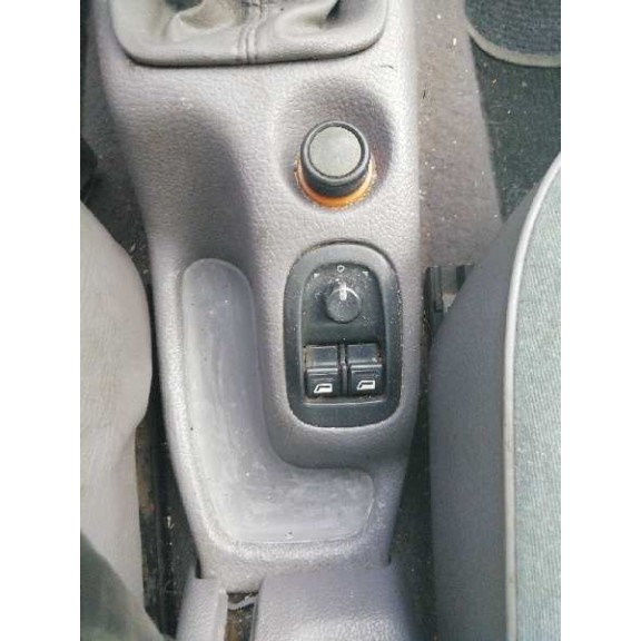 peugeot 206 berlina del año 1999