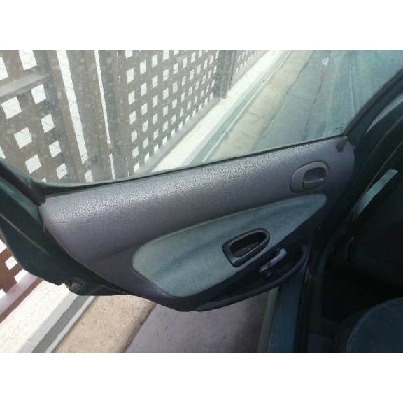 peugeot 206 berlina del año 1999