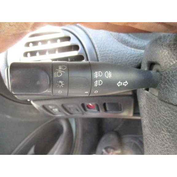 peugeot 206 berlina del año 2001