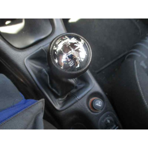 peugeot 206 berlina del año 2001