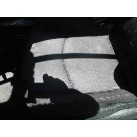 peugeot 206 berlina del año 2001