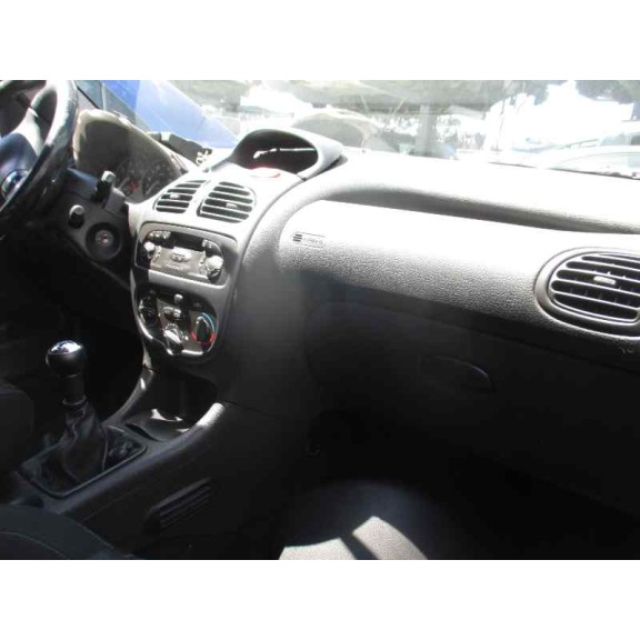 peugeot 206 berlina del año 2001