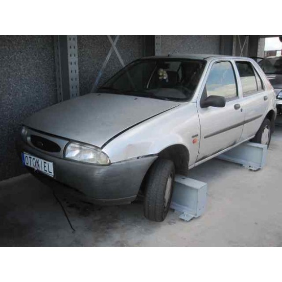 ford fiesta berlina del año 1996