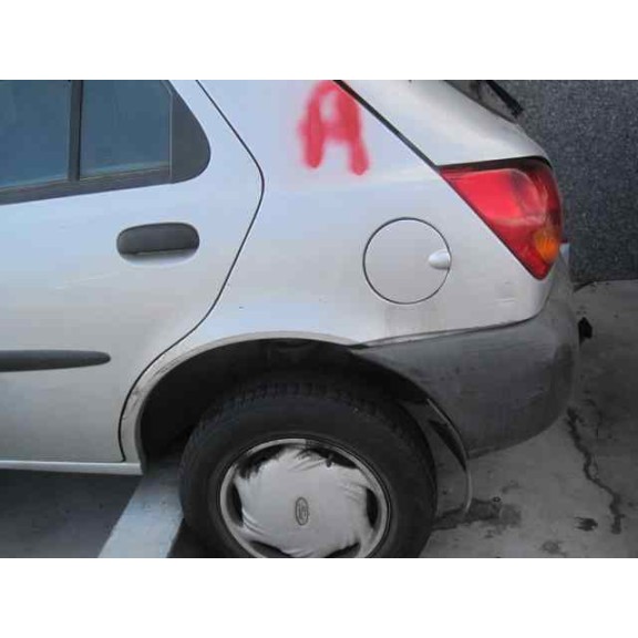 ford fiesta berlina del año 1996