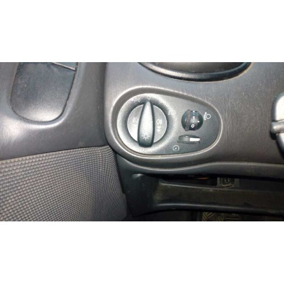 ford focus berlina (cak) del año 2003