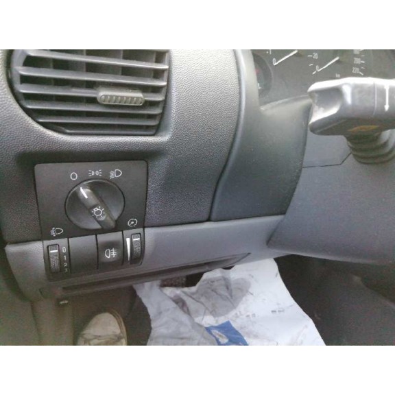 opel corsa c del año 2001