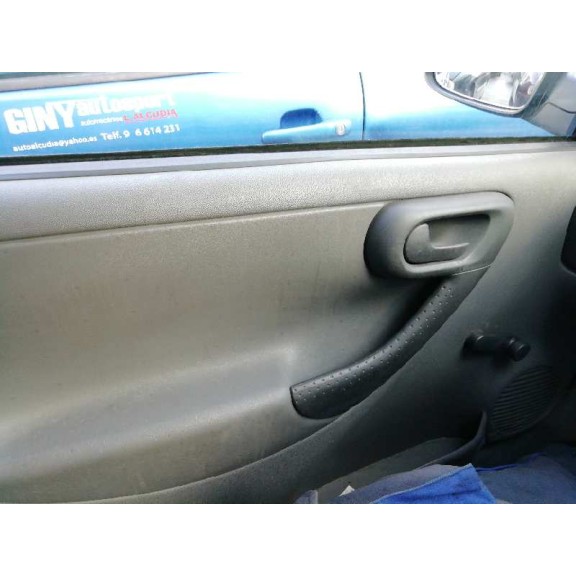 opel corsa c del año 2001