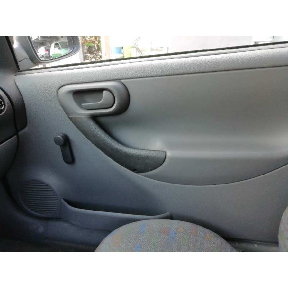 opel corsa c del año 2001