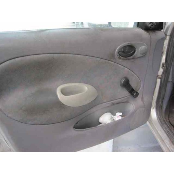 ford fiesta berlina del año 1996