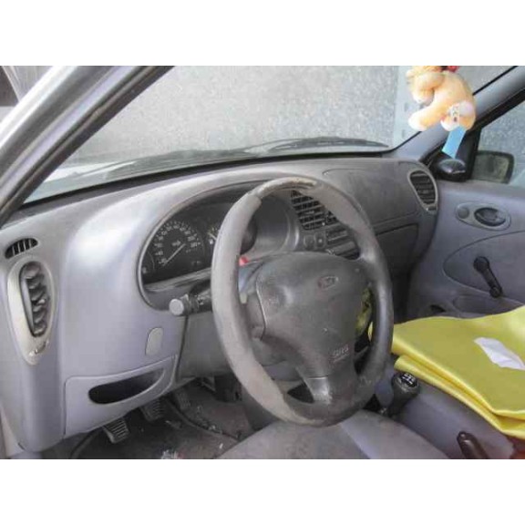 ford fiesta berlina del año 1996