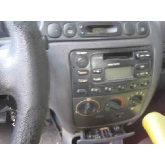 ford fiesta berlina del año 1996