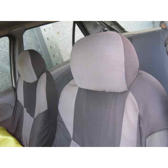 ford fiesta berlina del año 1996