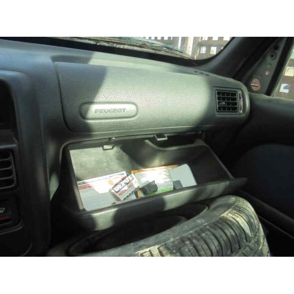 peugeot 106 (s2) del año 2000