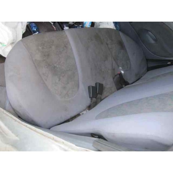 ford fiesta berlina del año 1996