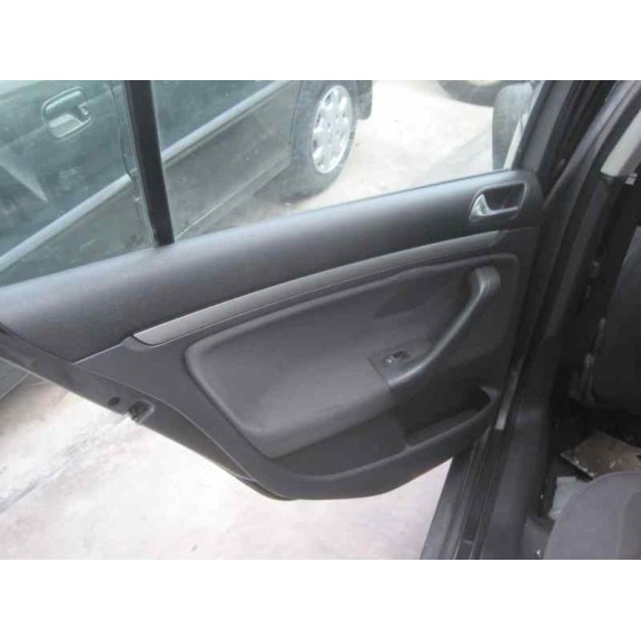 volkswagen golf v berlina (1k1) del año 2005